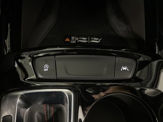 Used 2025 Chevrolet Trax RS w/ Sunroof Package FWD image 18