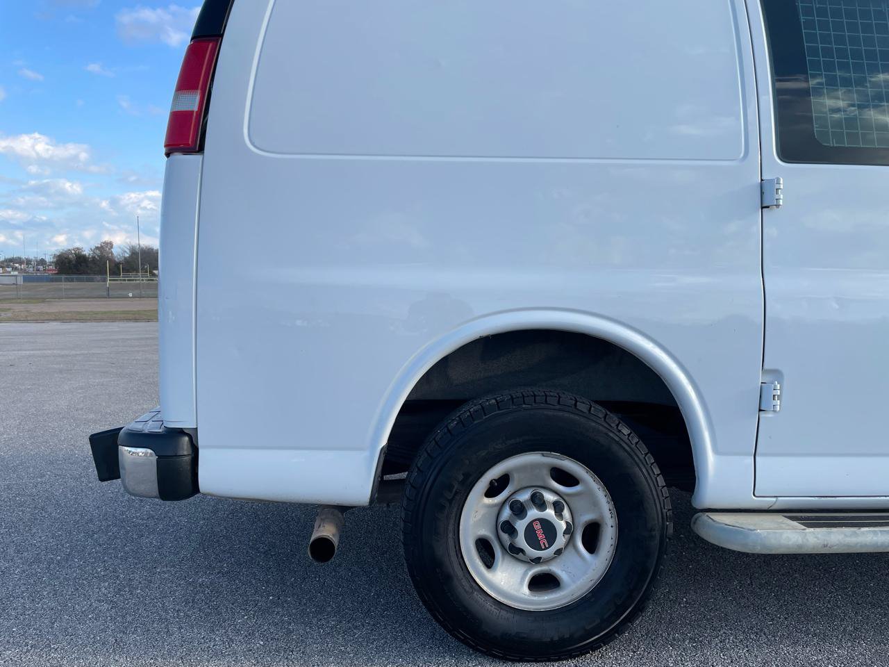 Used 2014 GMC Savana 2500 RWD image 32