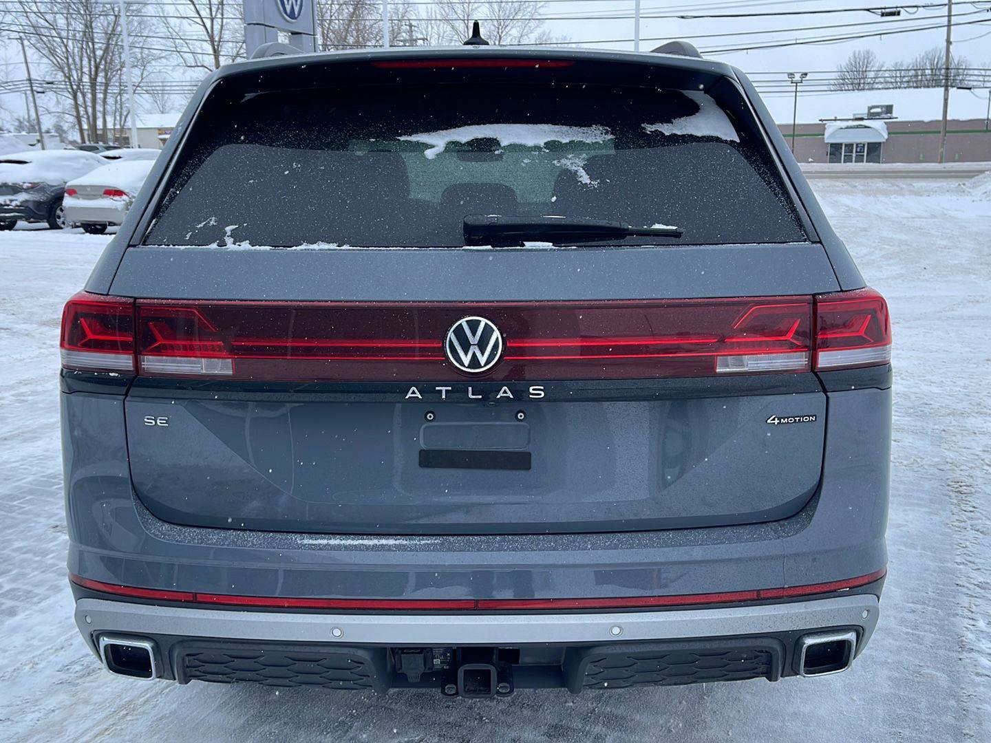 Used 2025 Volkswagen Atlas Peak Edition SE image 3