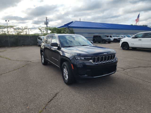 Certified 2023 Jeep Grand Cherokee Laredo w/ Trailer Tow Prep Group (B) AWD/4WD image 7