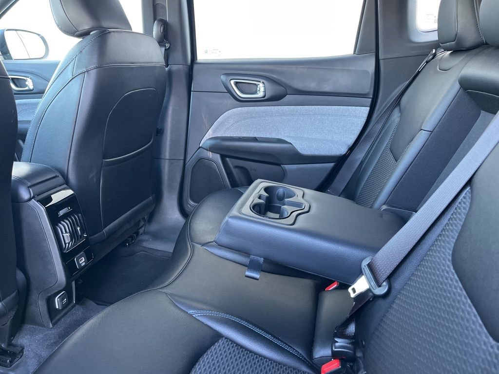 Used 2024 Jeep Compass Latitude image 23