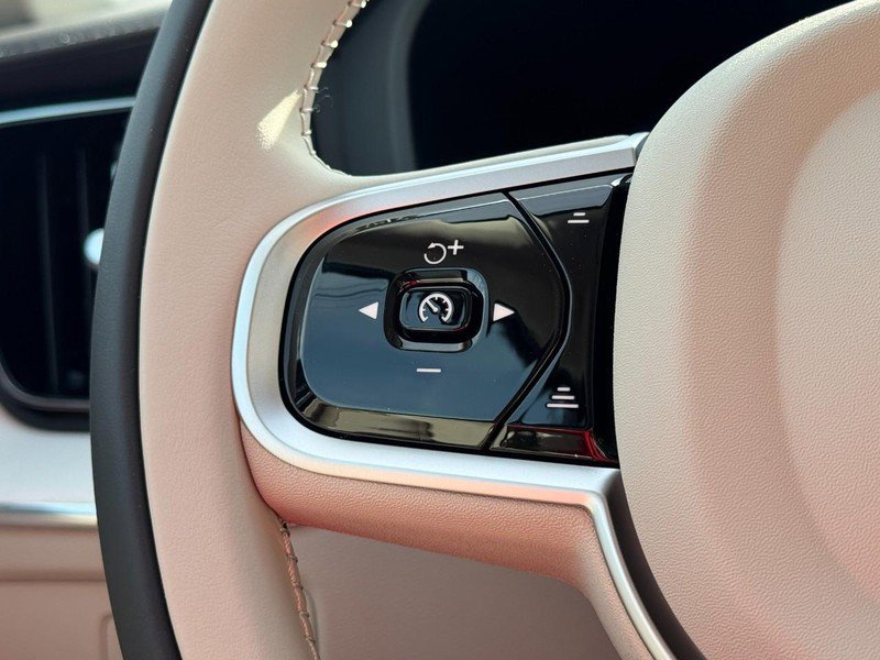 New 2026 Volvo XC60 B5 Ultra w/ Climate Package image 12