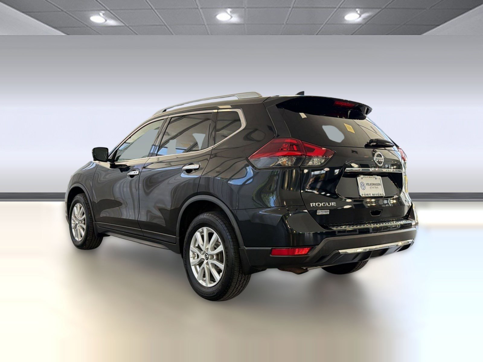 Used 2018 Nissan Rogue SV w/ Premium Package AWD/4WD image 3