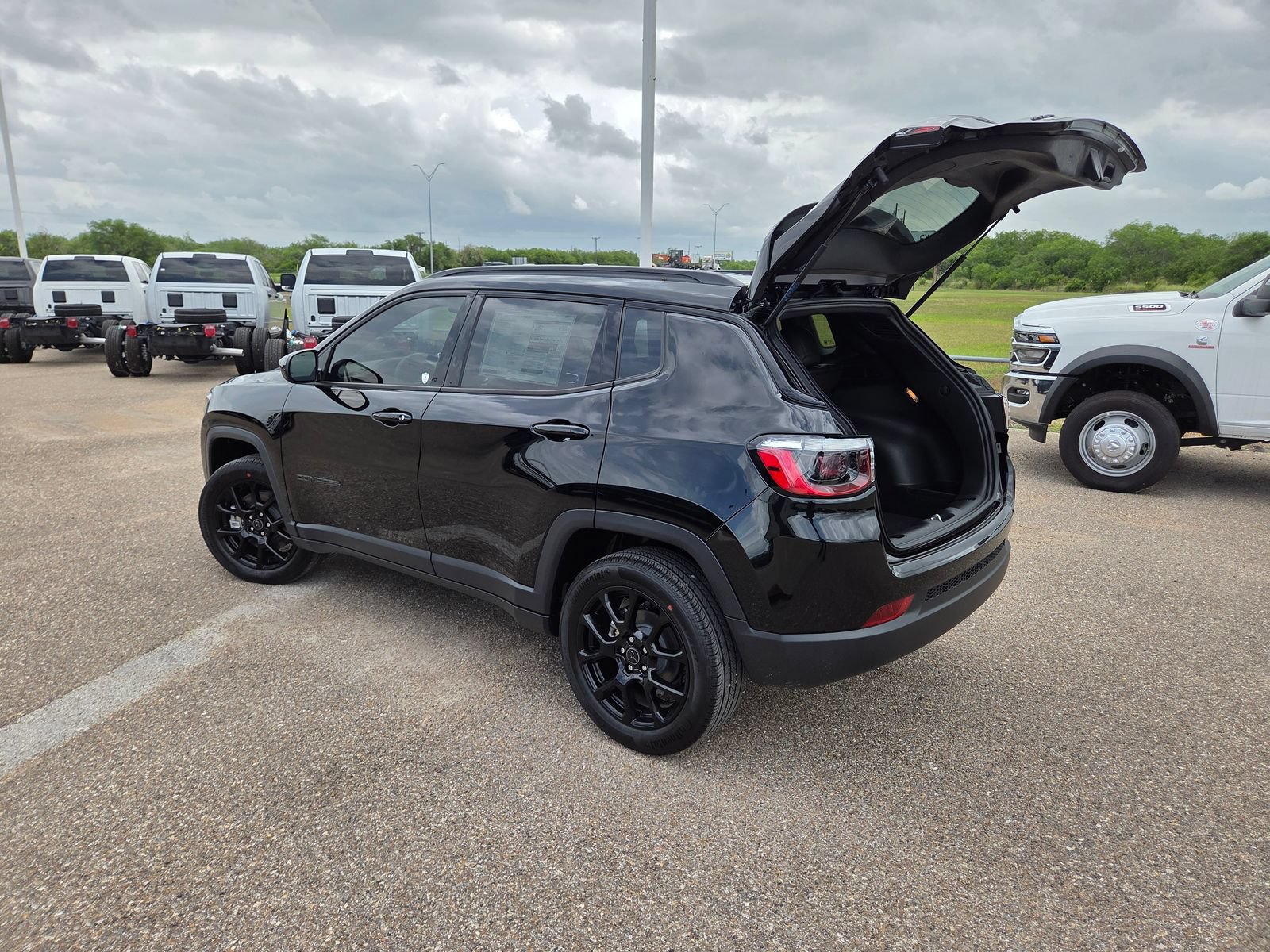New 2026 Jeep Compass Latitude AWD/4WD image 25