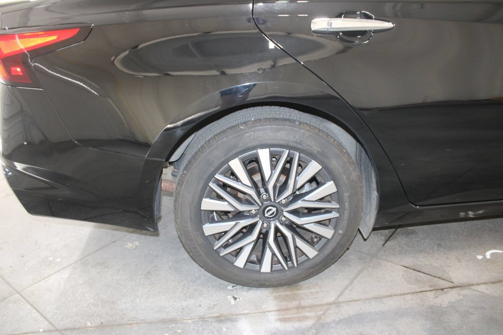 Used 2024 Nissan Altima 2.5 SV FWD image 17