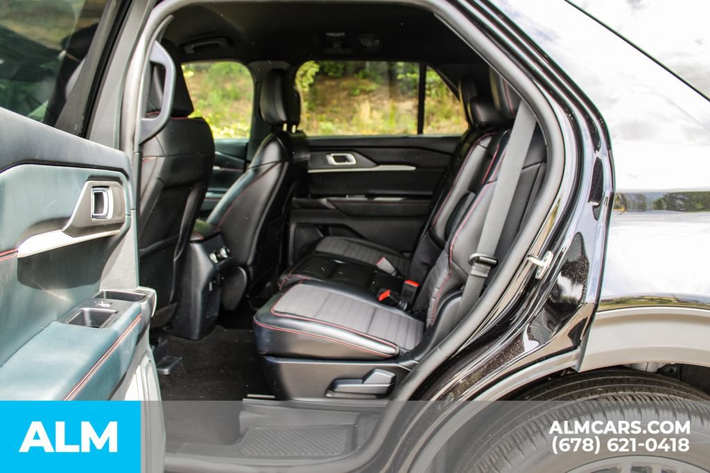 Used 2025 Ford Explorer ST-Line w/ ST-Line Street Pack AWD/4WD image 17