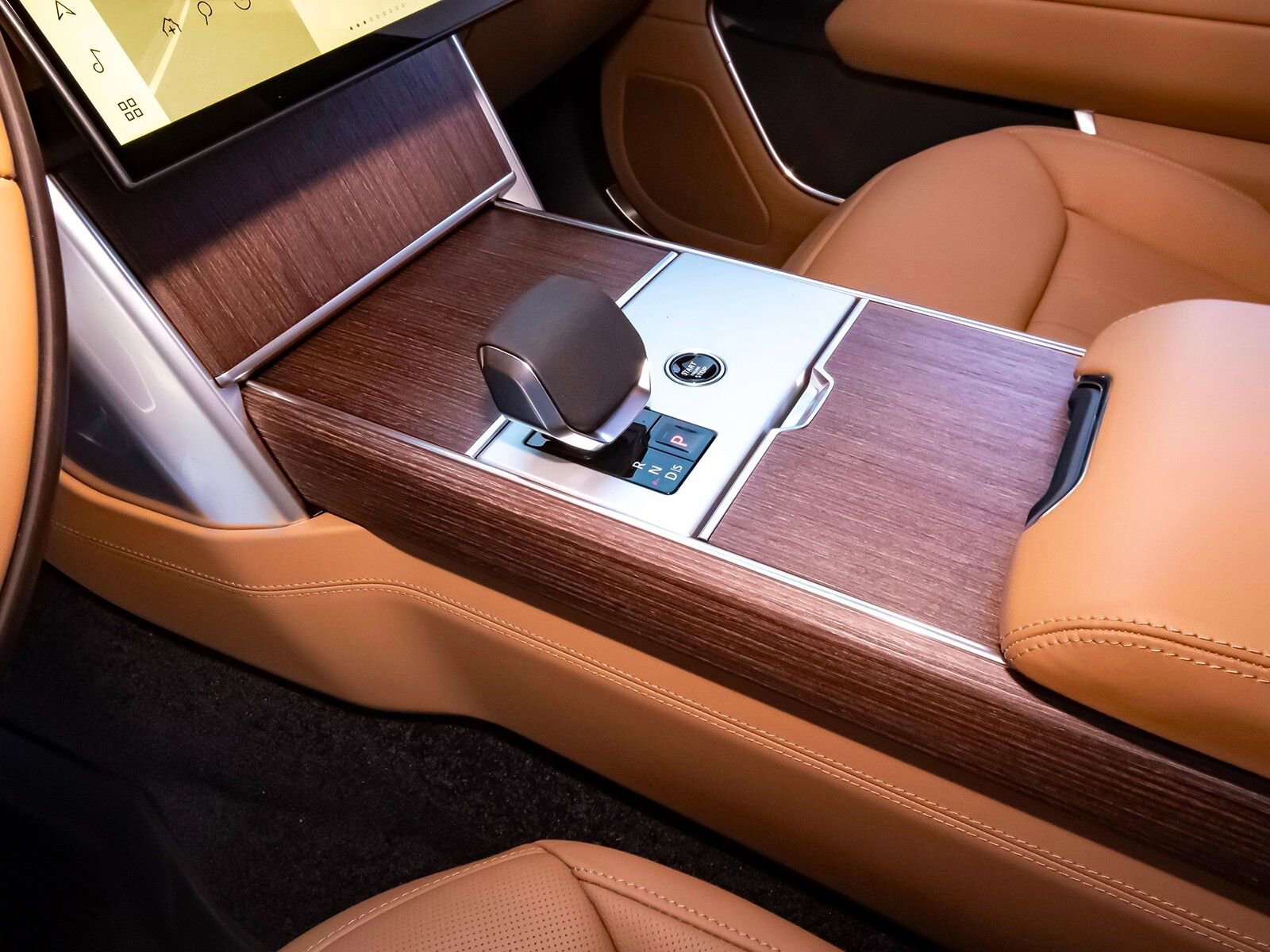 New 2025 Land Rover Range Rover SE image 28