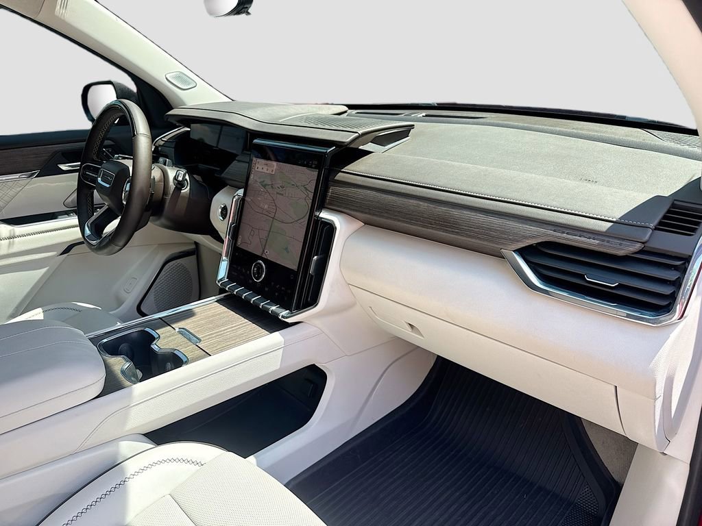 Used 2025 GMC Acadia Denali w/ Super Cruise Package FWD image 30