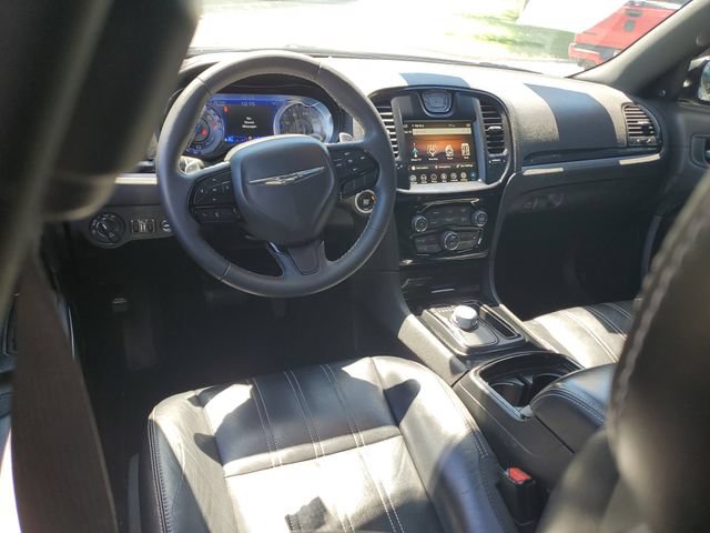 Used 2022 Chrysler 300 S RWD image 9