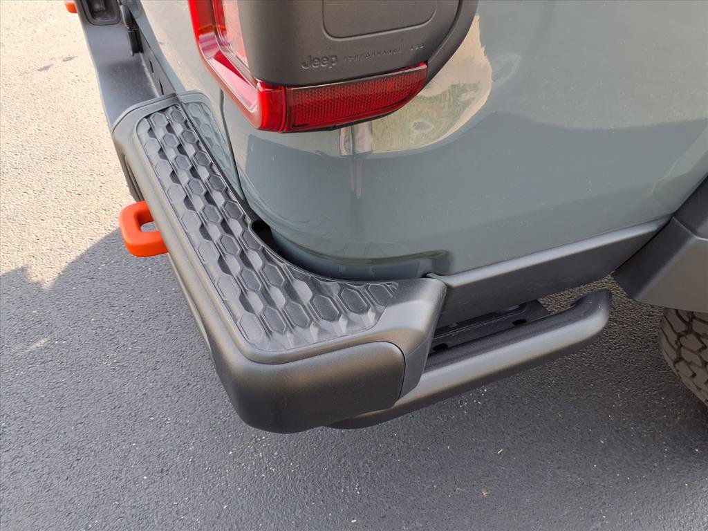 Used 2025 Jeep Gladiator Mojave w/ Steel Bumper Group image 28