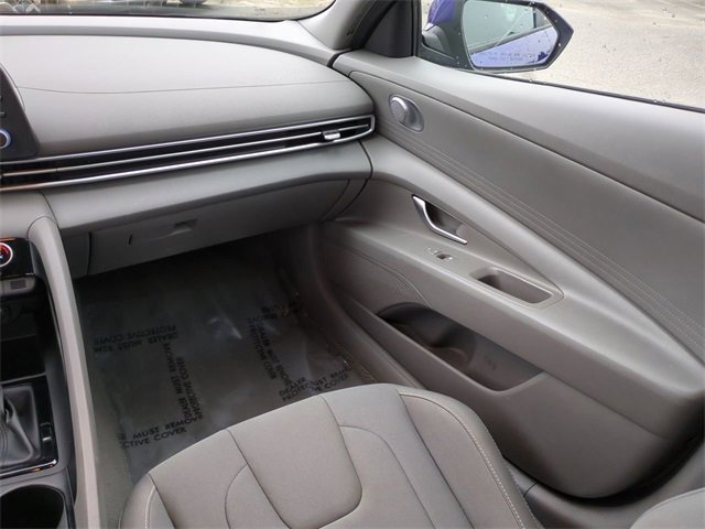 Certified 2022 Hyundai Elantra SEL w/ Preferred Accessory Package image 16