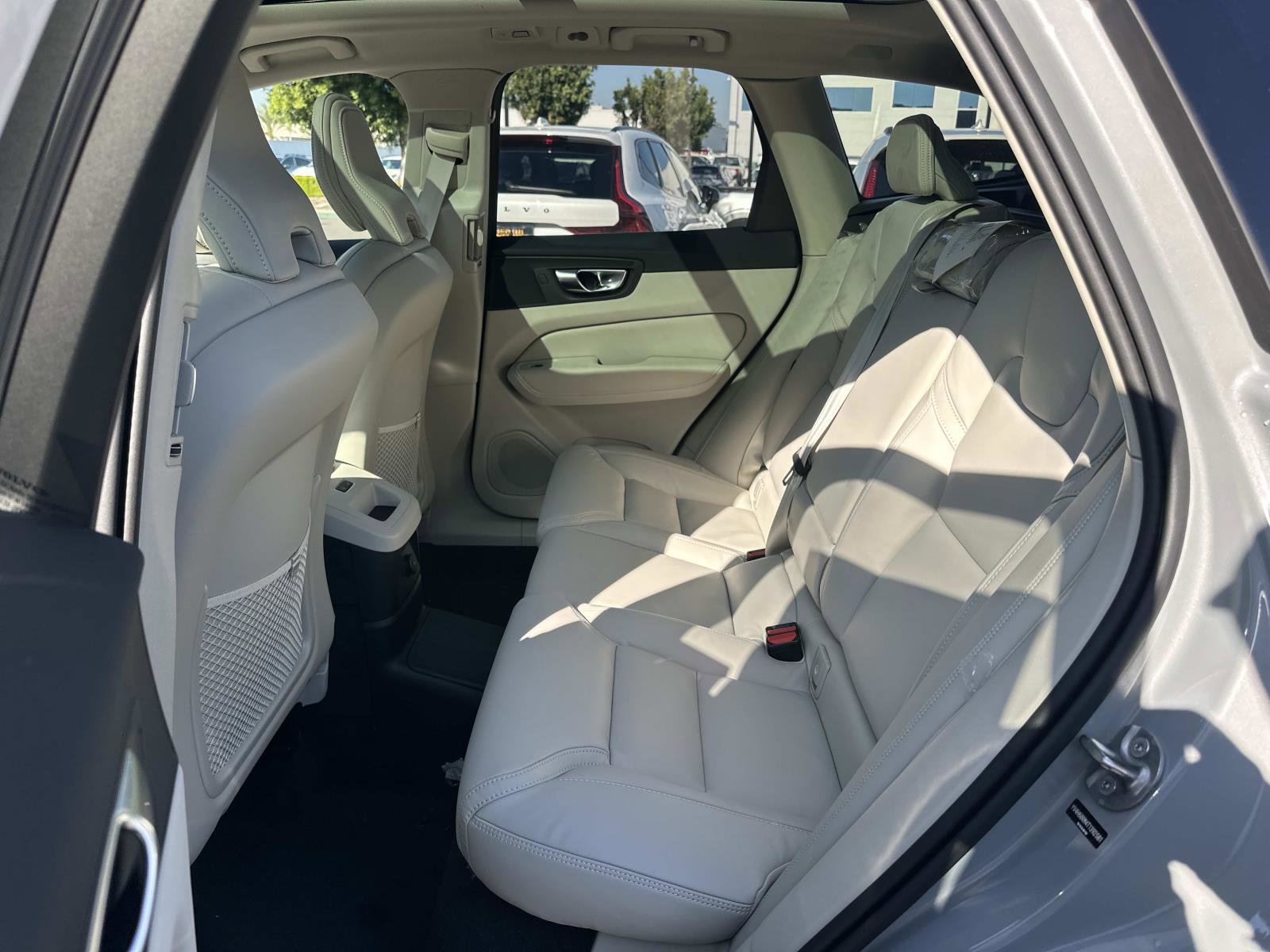 New 2026 Volvo XC60 T8 Ultra w/ Protection Package Premier AWD/4WD image 17
