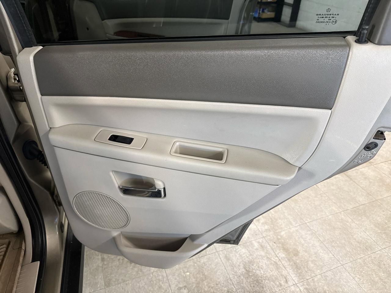 Used 2005 Jeep Grand Cherokee Limited AWD/4WD image 54