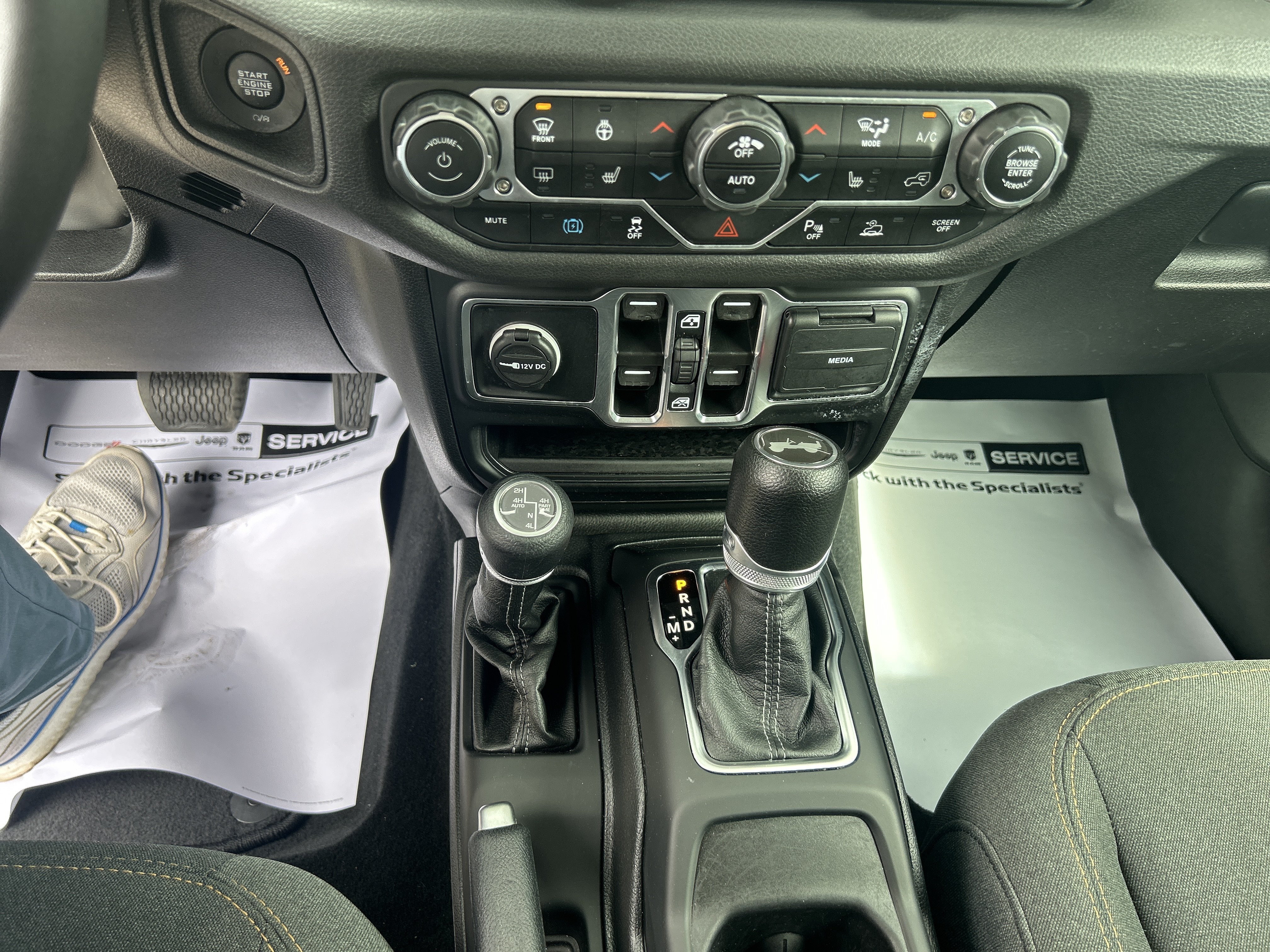Used 2024 Jeep Wrangler Unlimited w/ Convenience Group AWD/4WD image 21