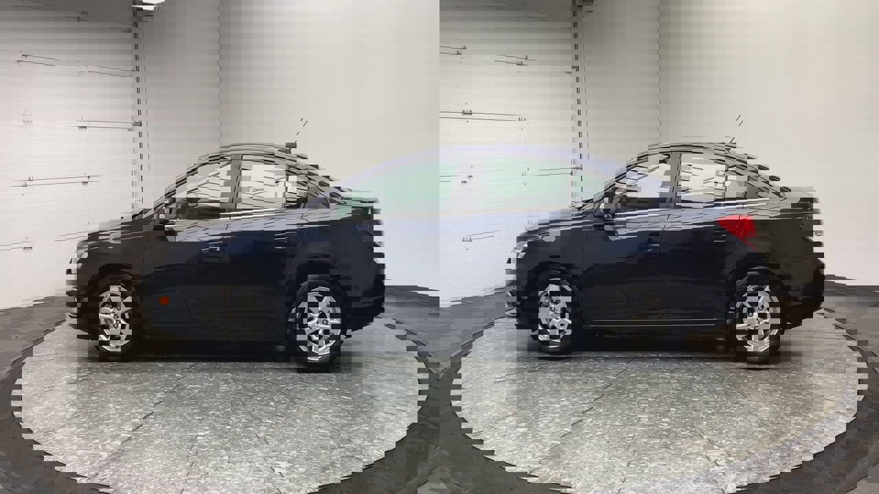 Used 2015 Chevrolet Cruze LT image 31