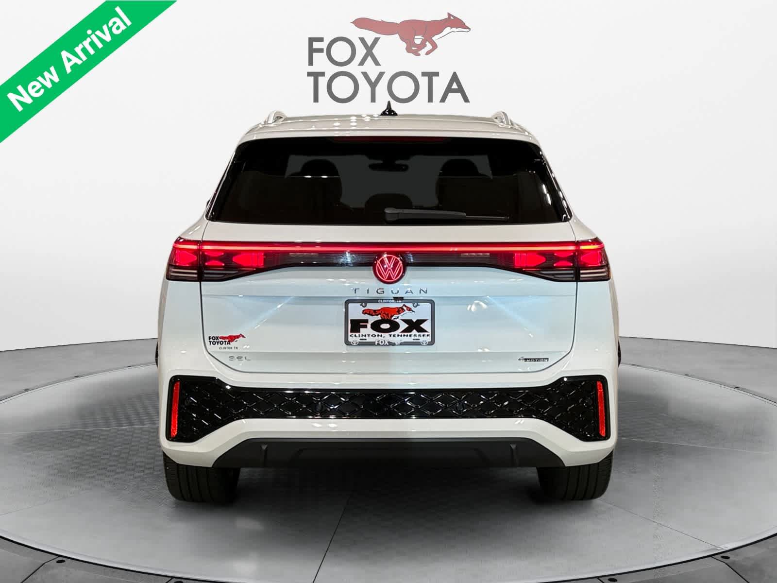 Used 2025 Volkswagen Tiguan SEL R-Line AWD/4WD image 5