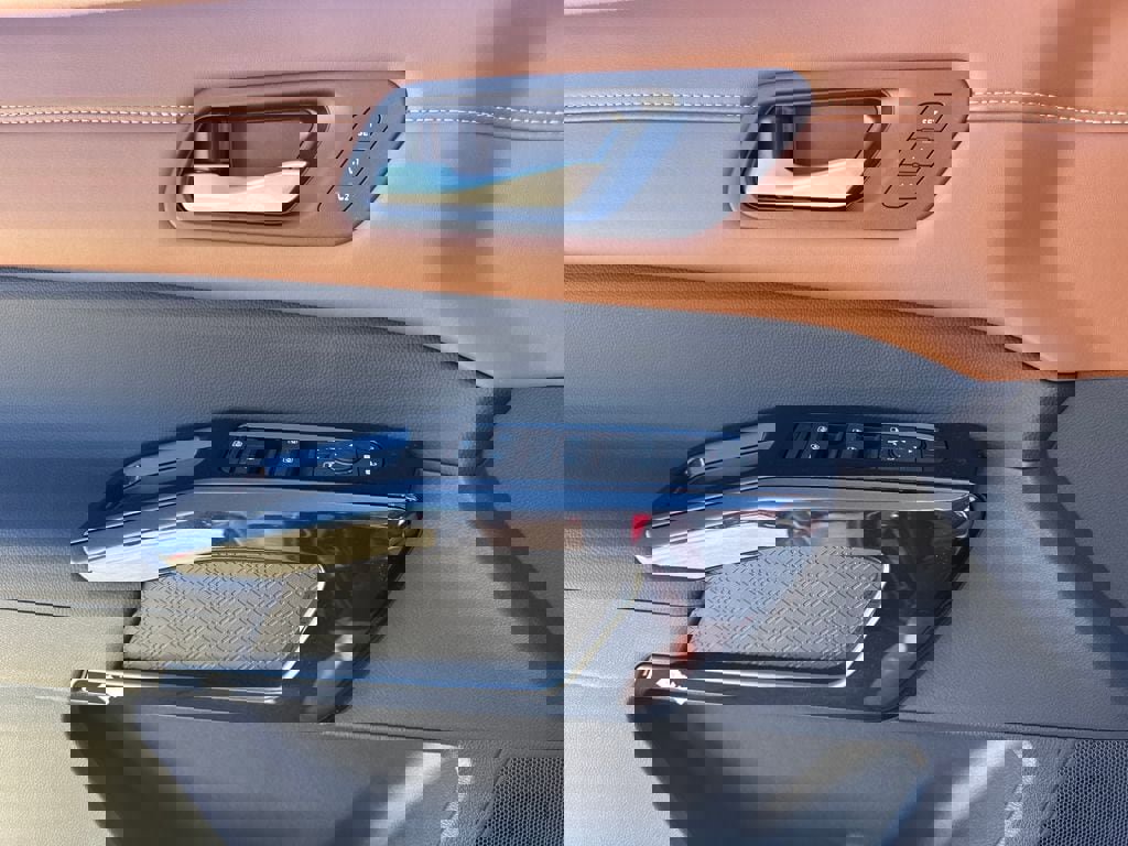 New 2026 Nissan Pathfinder Platinum image 18