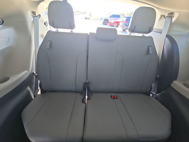 Used 2021 Toyota Sienna XLE image 12