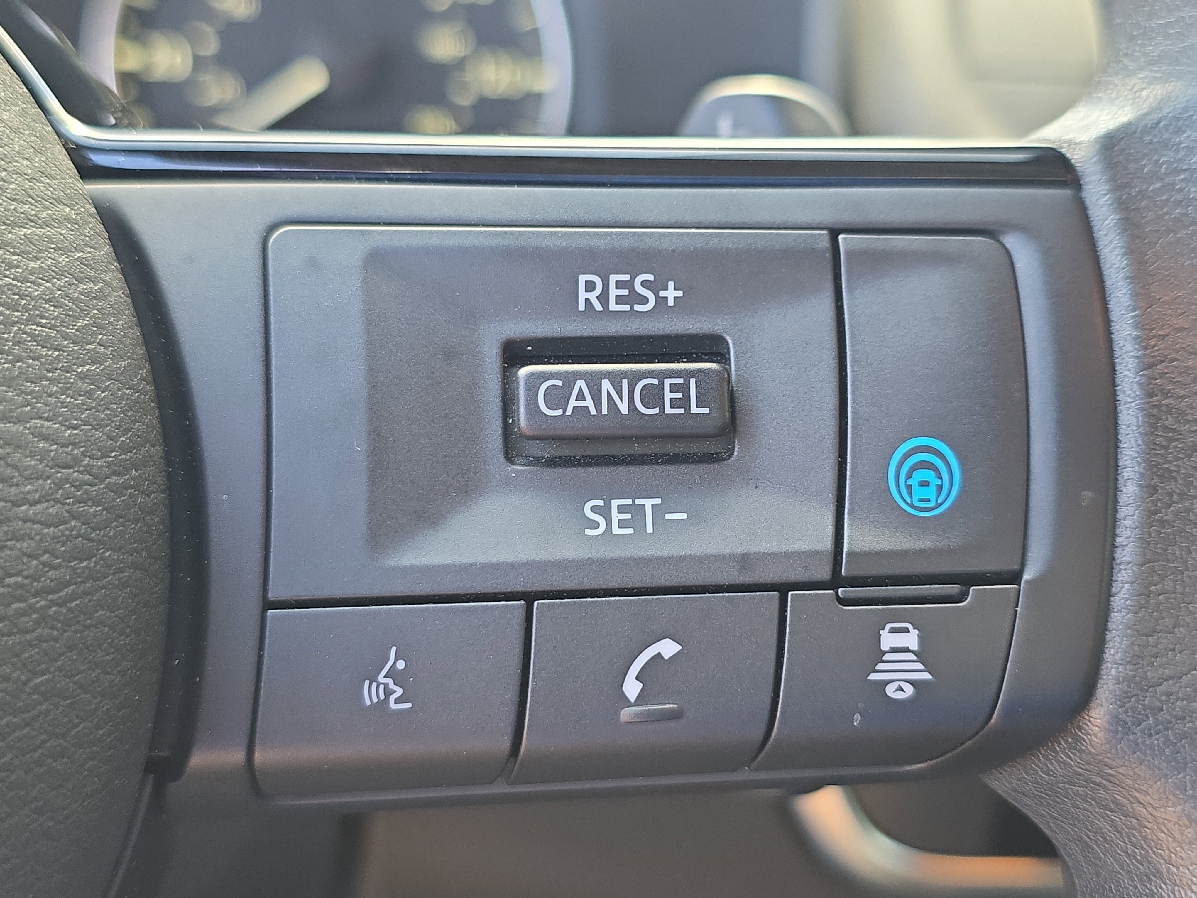 Used 2023 Nissan Rogue SV image 30