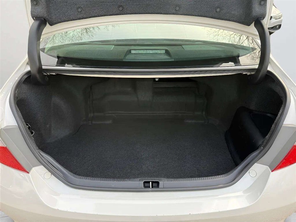 Used 2016 Toyota Camry XLE w/ Moonroof Package FWD image 23