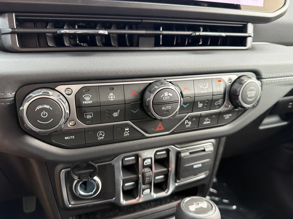 New 2026 Jeep Wrangler Unlimited Sahara AWD/4WD image 13