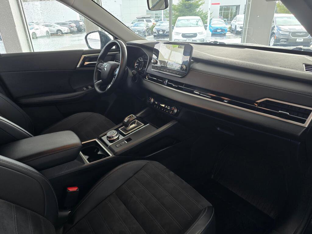 Used 2024 Mitsubishi Outlander SE image 48