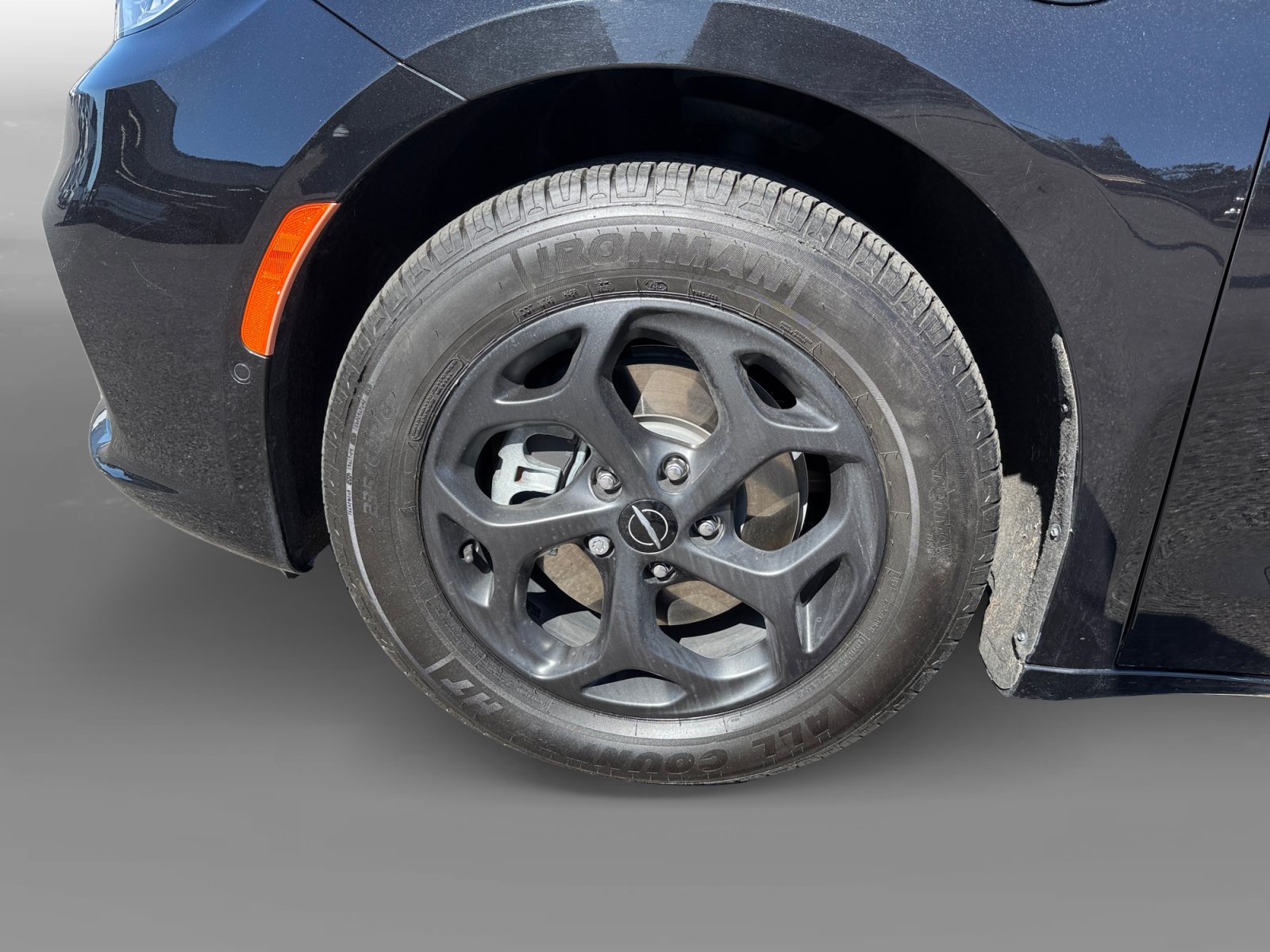Used 2022 Chrysler Pacifica Touring-L w/ Uconnect Theater Family Group FWD image 9