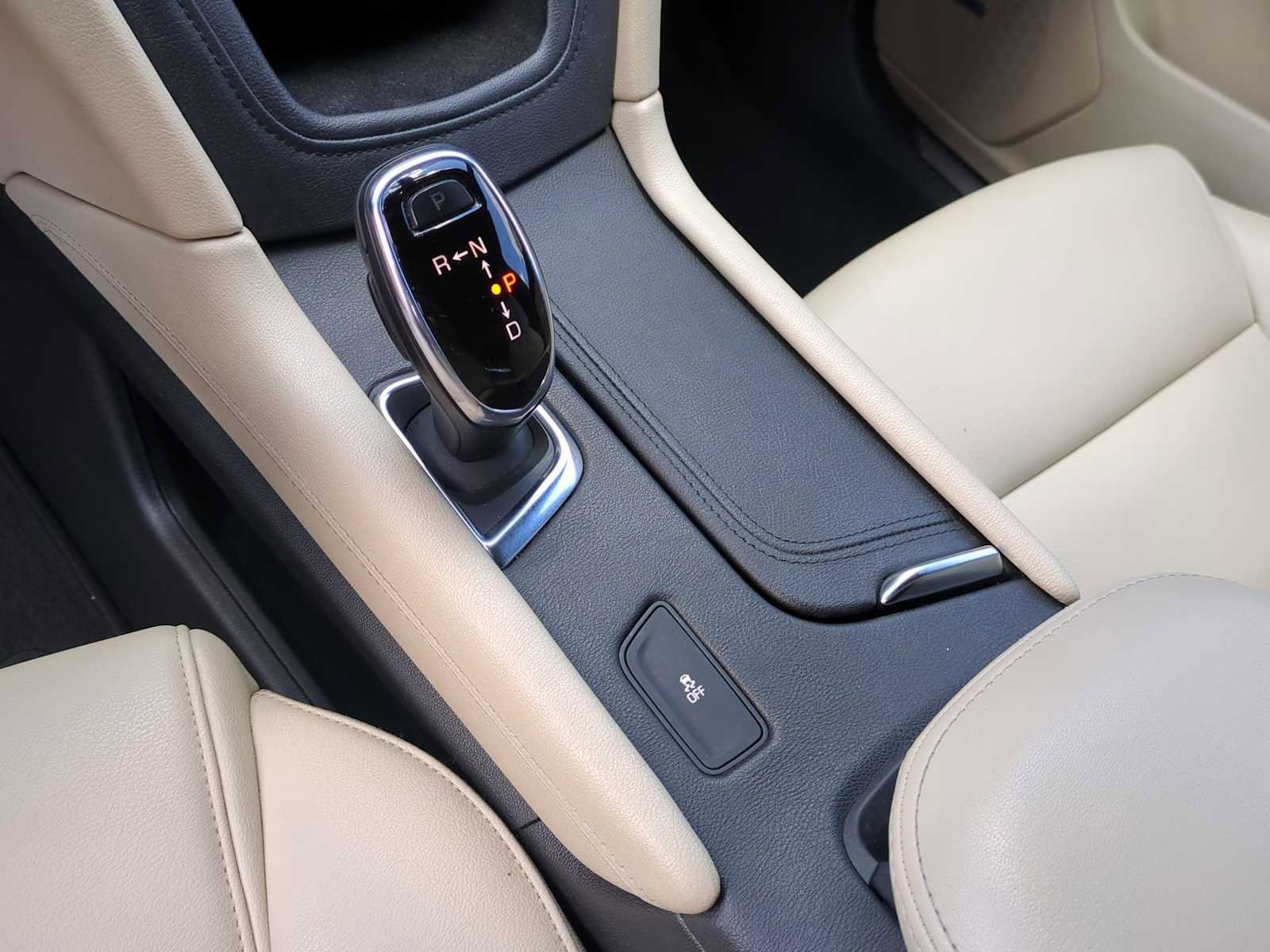 Used 2018 Cadillac XT5 FWD image 18