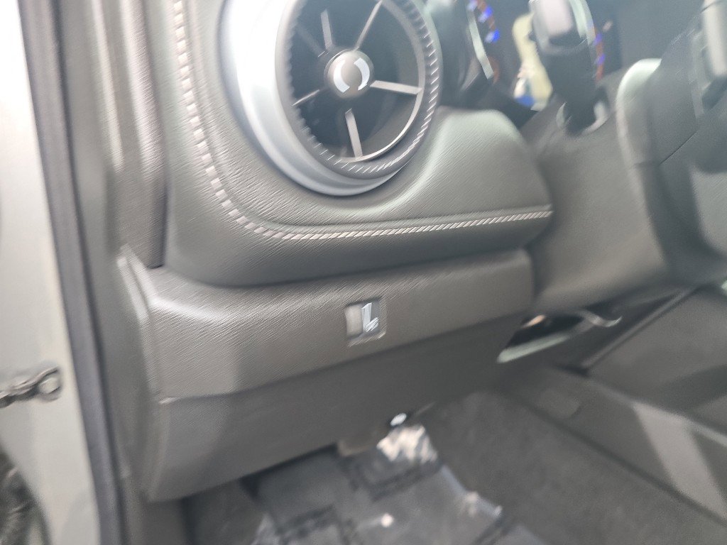 Used 2025 Chevrolet Colorado LT image 24