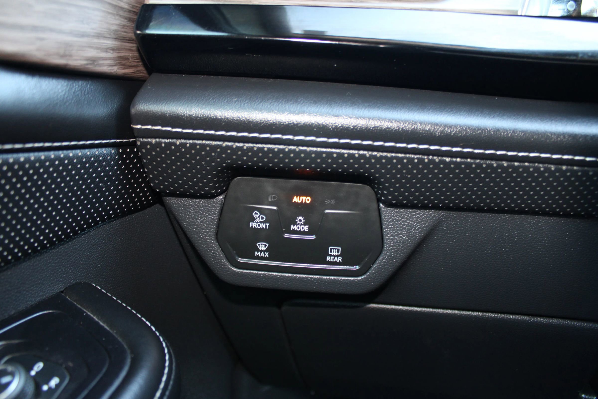 Used 2024 Volkswagen Atlas SEL image 20