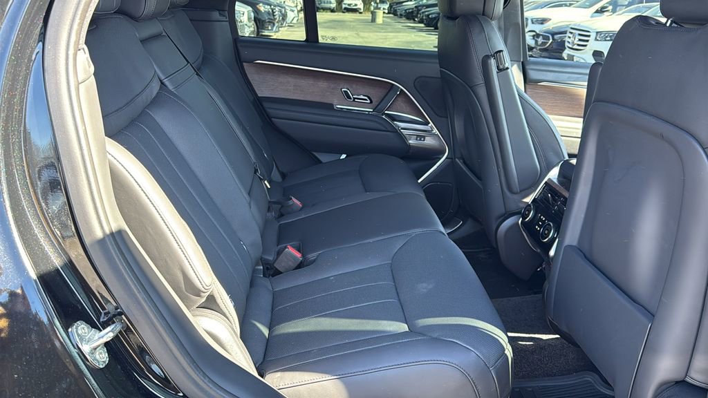 Used 2023 Land Rover Range Rover SE image 14