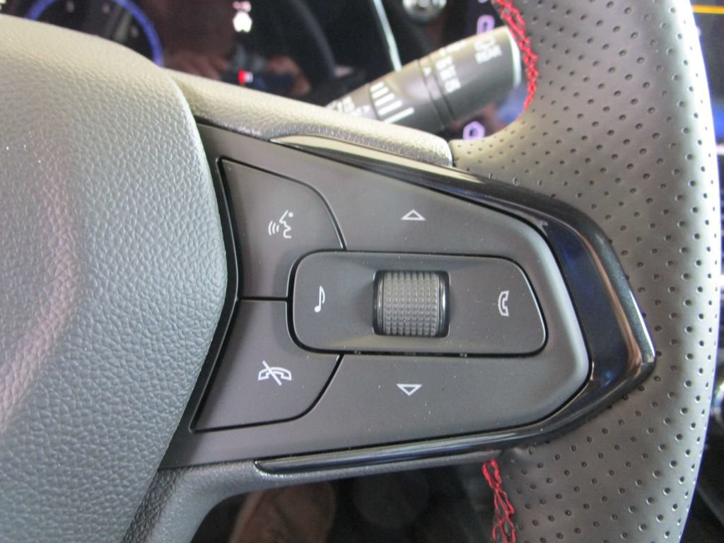 New 2026 Chevrolet Trax RS w/ Driver Confidence Package FWD image 39