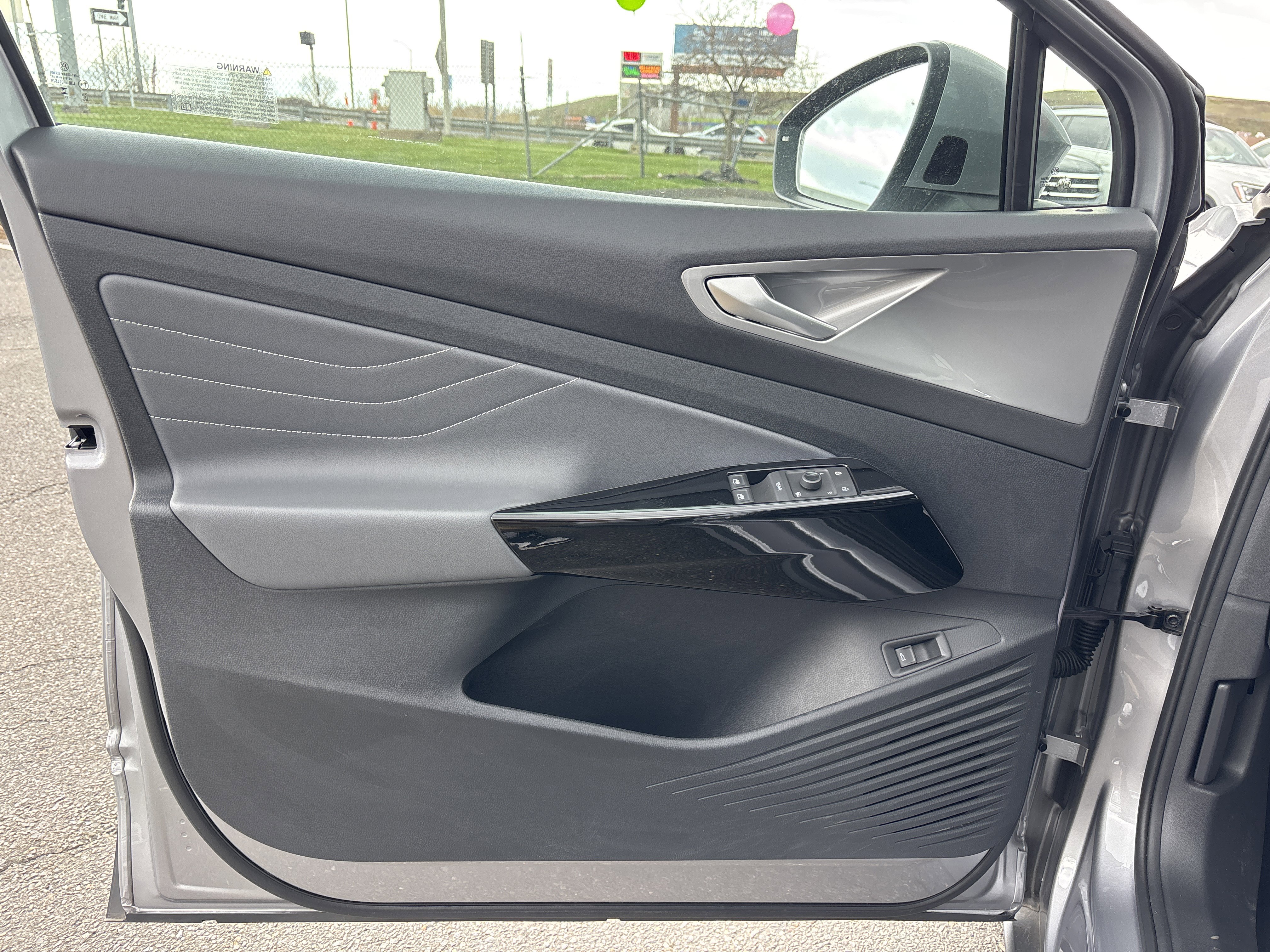 Used 2023 Volkswagen ID.4 S image 14