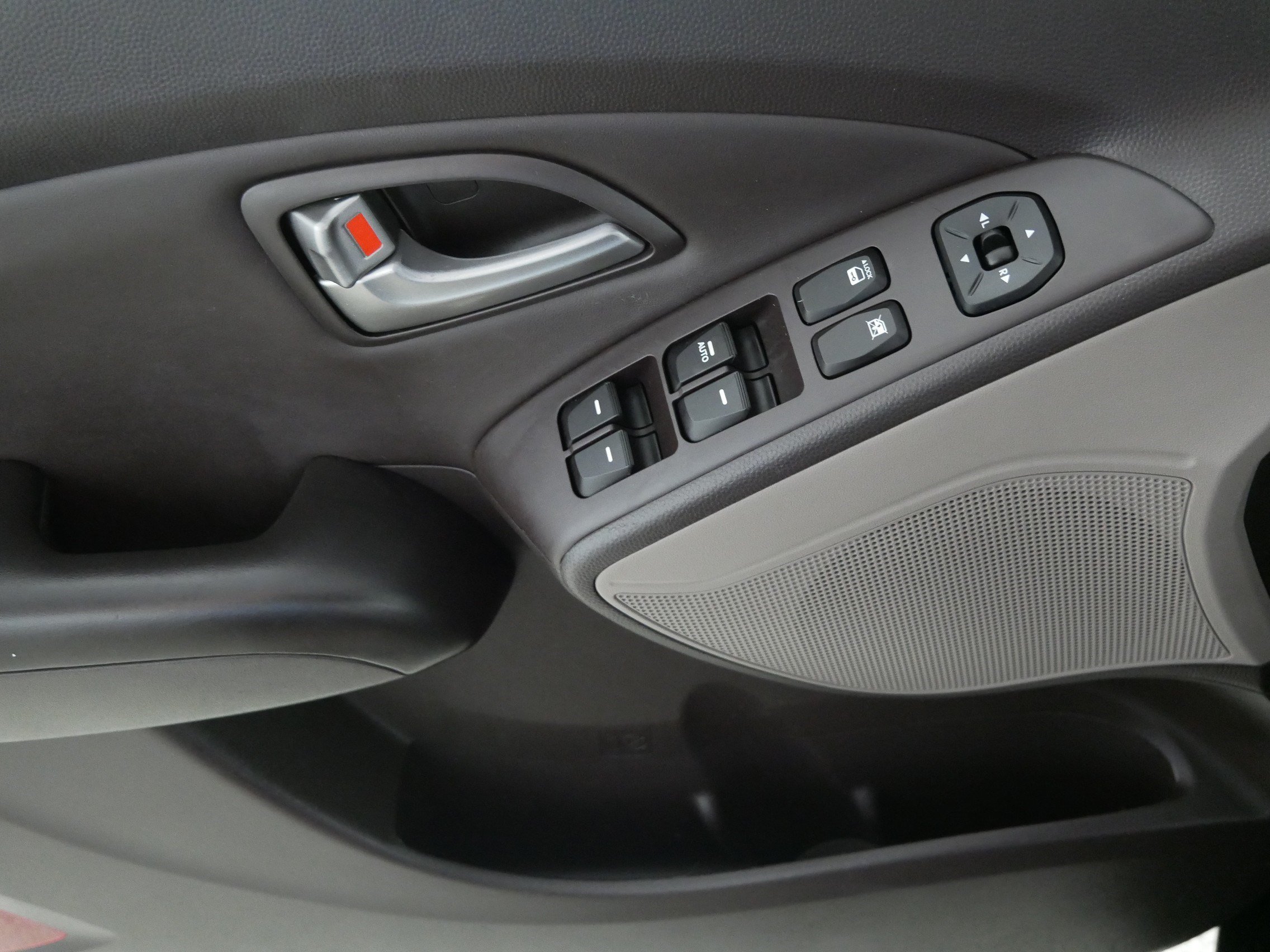 Used 2011 Hyundai Tucson GLS FWD image 19