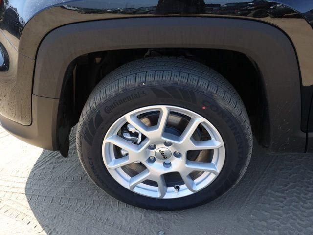 Used 2023 Jeep Renegade Latitude w/ Sun & Fun Group image 11