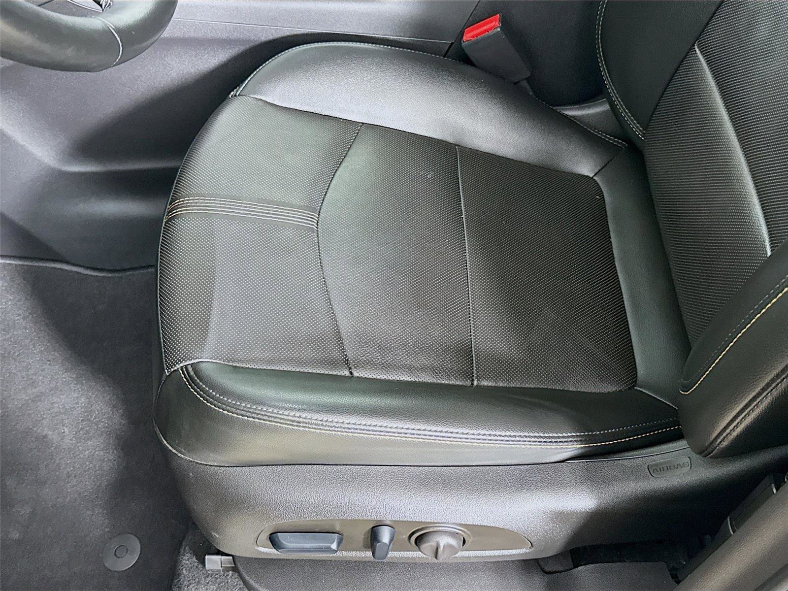 Used 2023 Chevrolet Equinox Premier AWD/4WD image 19