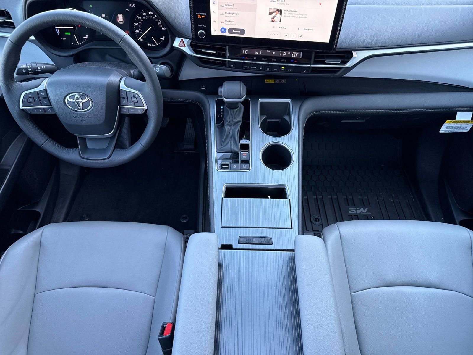 Used 2025 Toyota Sienna XLE w/ XLE Plus Package image 12