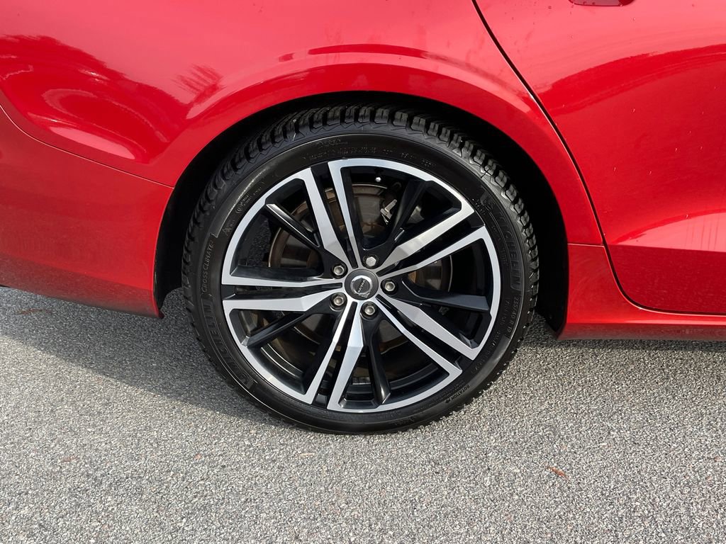Used 2020 Volvo S60 T6 R-Design image 11