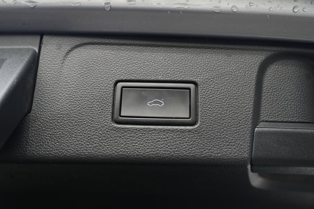 Used 2024 Volkswagen Atlas SE image 16