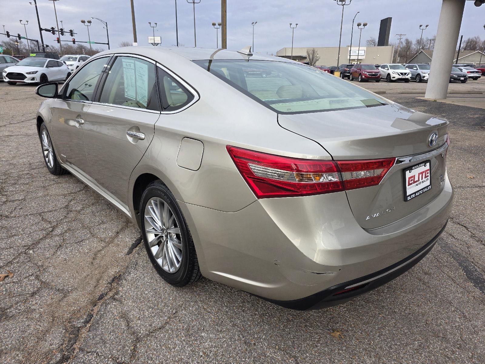 Used 2018 Toyota Avalon Limited FWD image 7