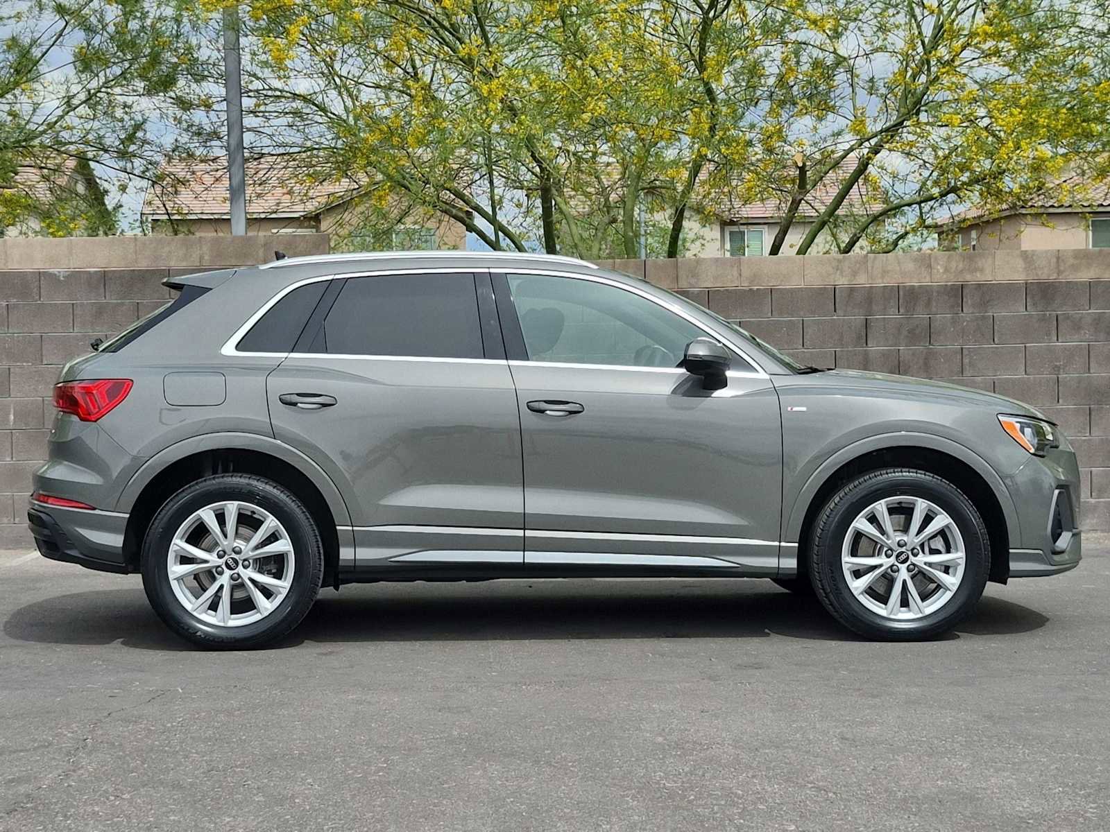 Used 2022 Audi Q3 2.0T Premium w/ Convenience Package AWD/4WD image 9