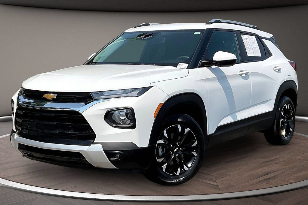 Used 2023 Chevrolet TrailBlazer LT w/ Convenience Package FWD image 3