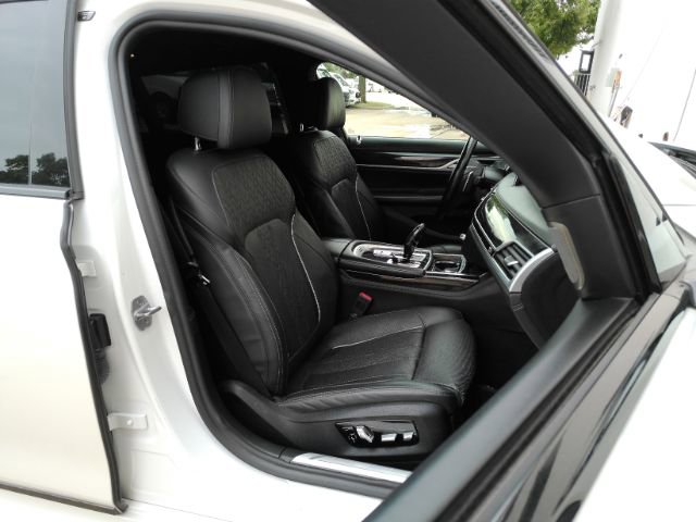 Used 2019 BMW 750i w/ Executive Package RWD image 25