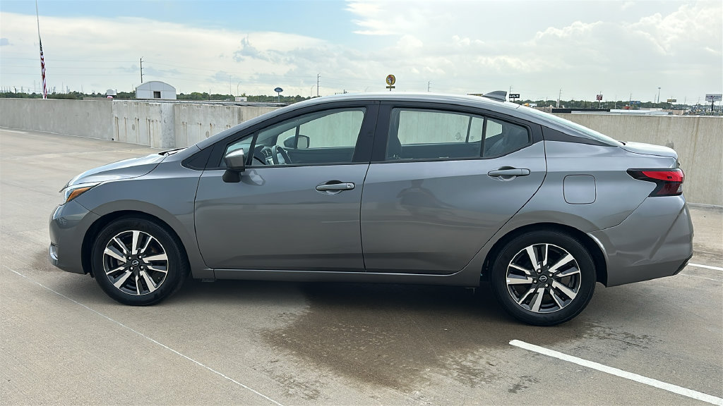 Used 2025 Nissan Versa SV FWD image 9