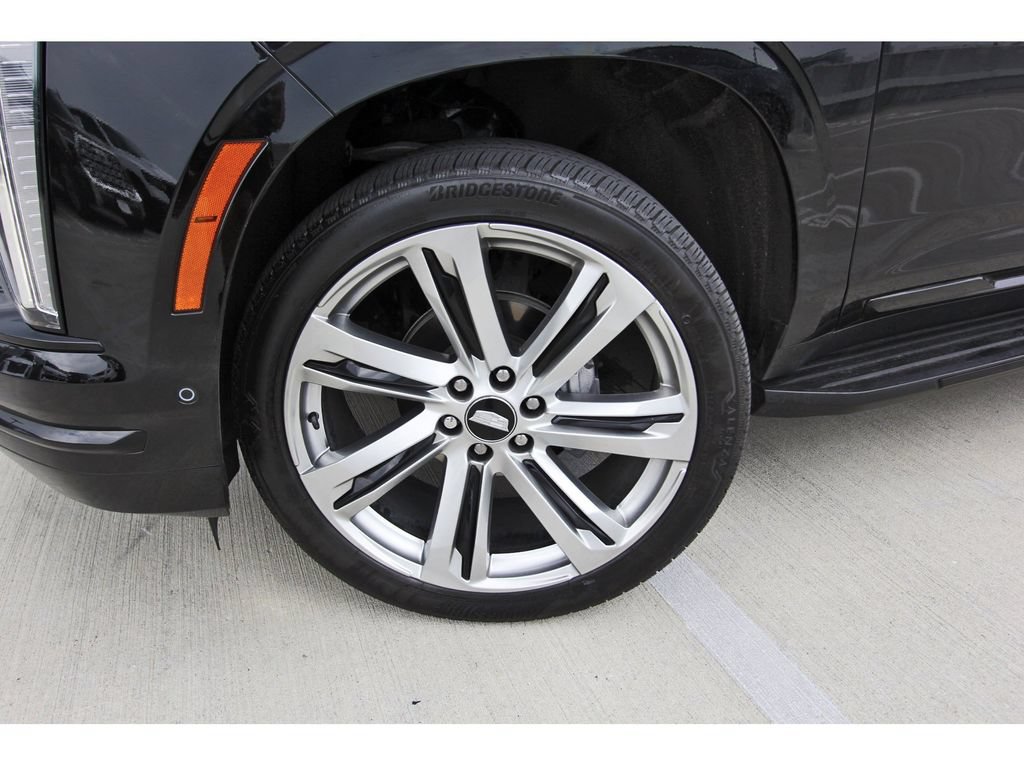Used 2025 Cadillac Escalade ESV Sport AWD/4WD image 32