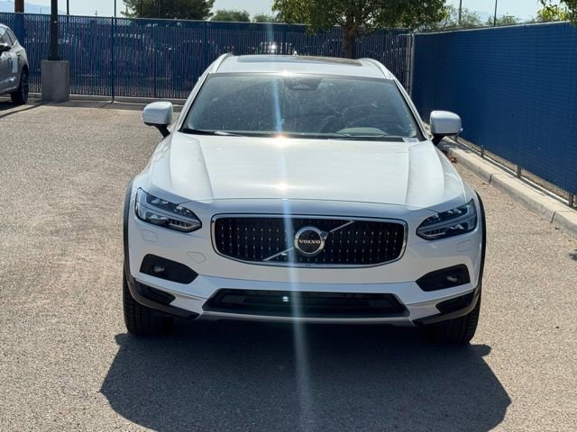 New 2026 Volvo V90 B6 Cross Country Ultra w/ Climate Package image 2