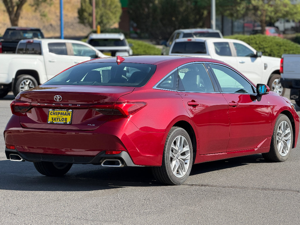 Used 2022 Toyota Avalon XLE FWD image 18