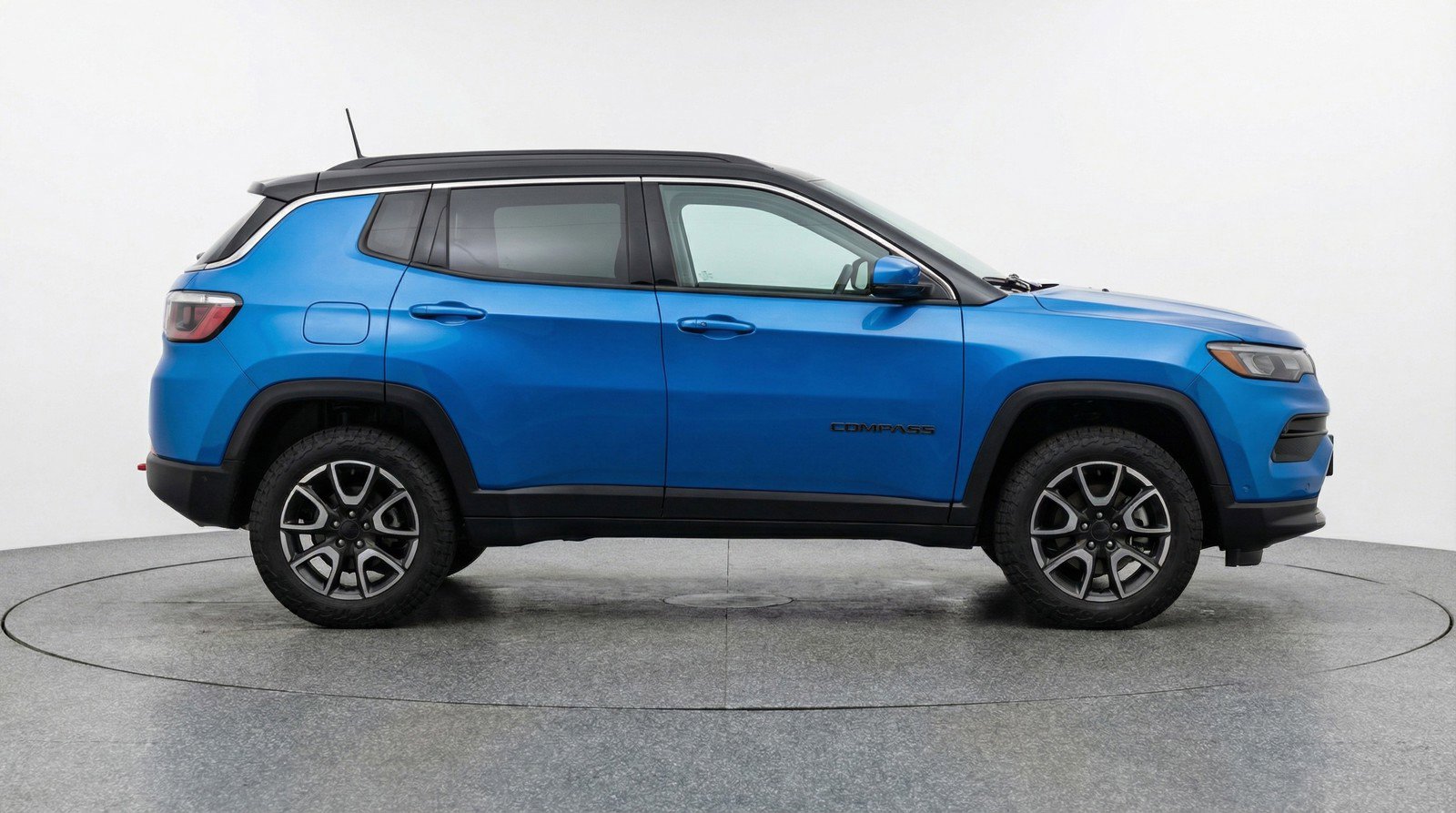 Used 2025 Jeep Compass Trailhawk image 11