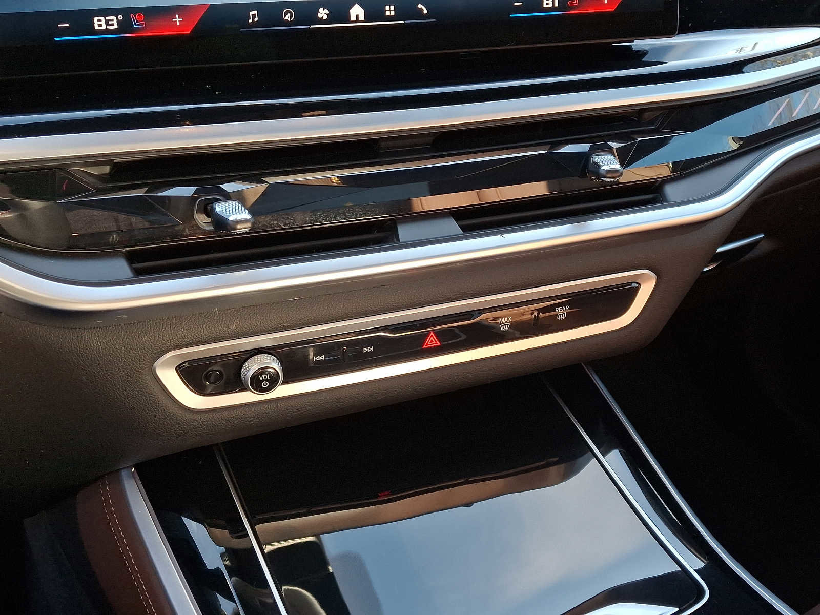 Used 2025 BMW X5 M60i w/ Executive Package image 16