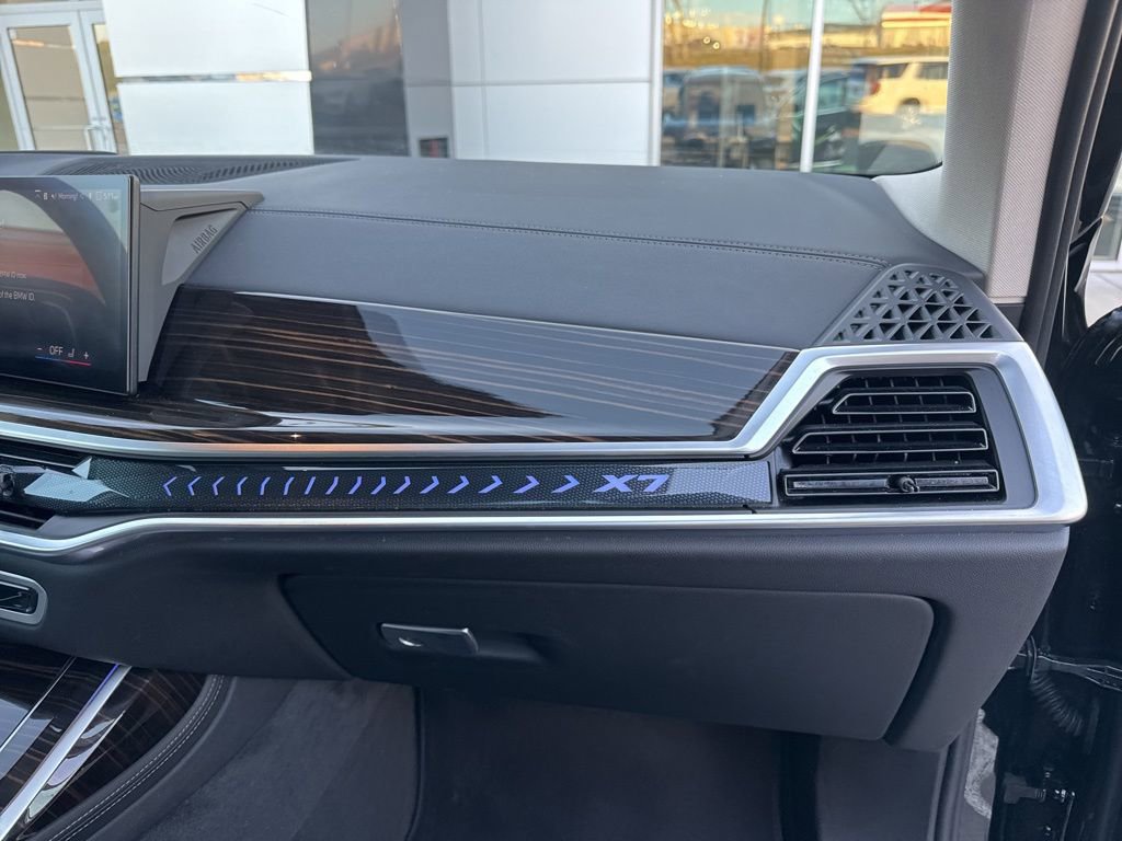Used 2025 BMW X7 xDrive40i image 24